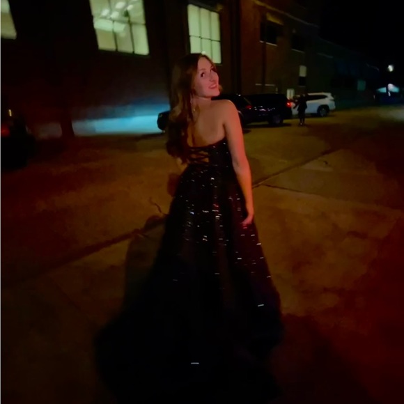 Sherri Hill ball gown - Picture 3 of 7